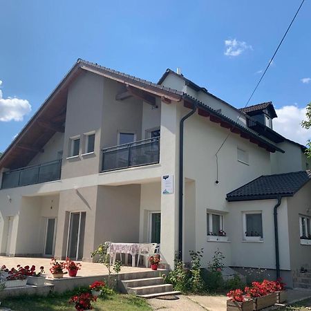 Monostor Panzió Komárom Exterior foto
